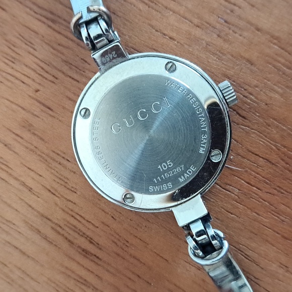 Authentic Gucci bangle watch Swiss Made - Picture 5 of 8